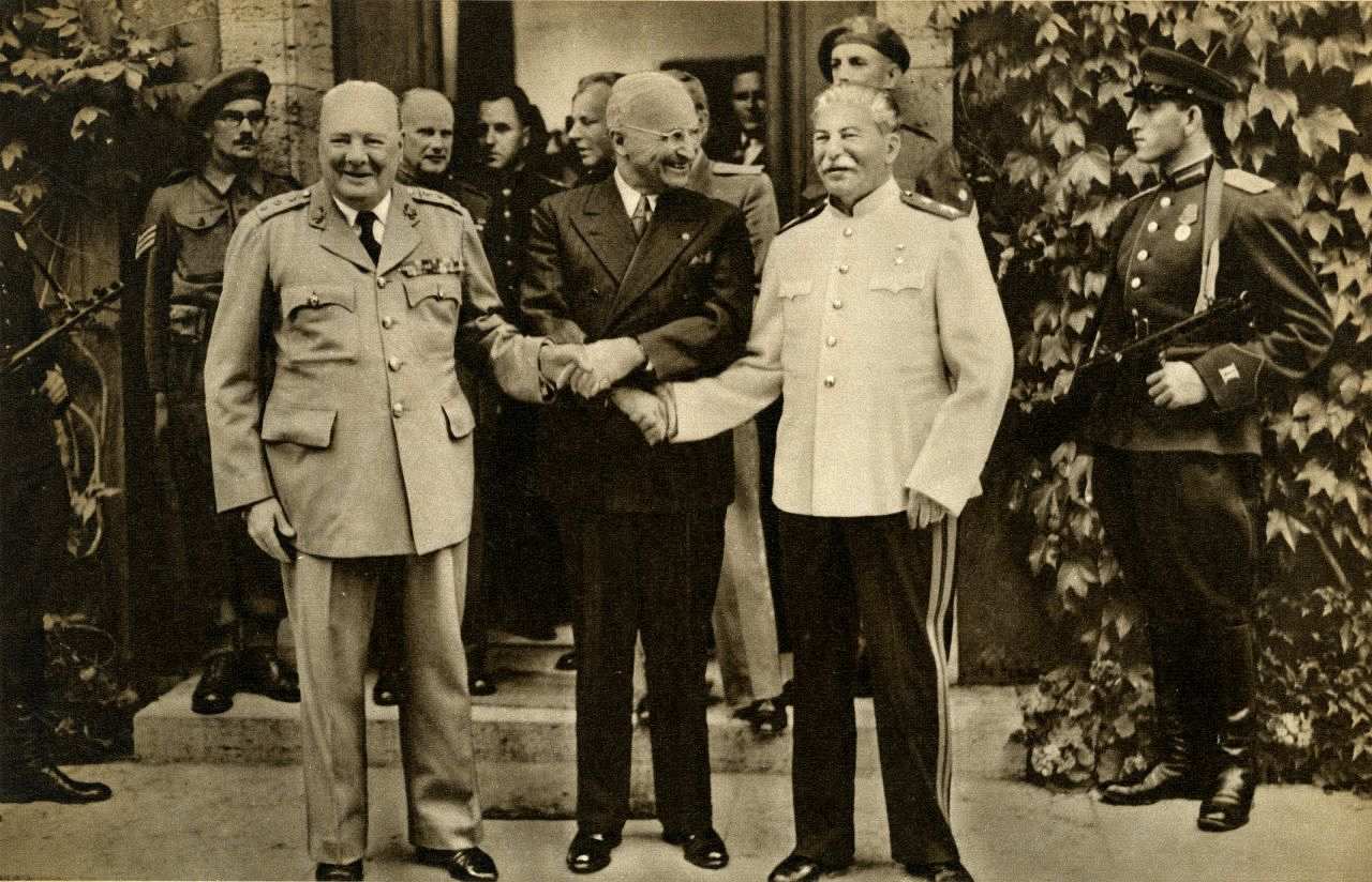 Potsdamer Konferenz - Die 'Großen Drei' (Truman, Churchill/Attlee und Stalin) bei der Konferenz 1945